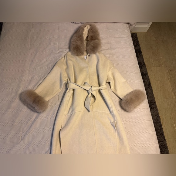 Lubella Boutique. Cashmere Coat size S with removable fur. - Picture 5 of 8
